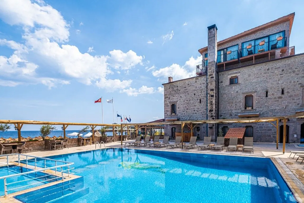 Assos Kervansaray Hotel