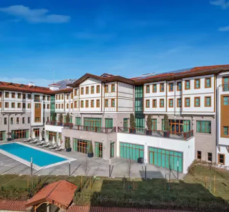 hilton-garden-inn-safranbolu-day-time-exterior-and-pool