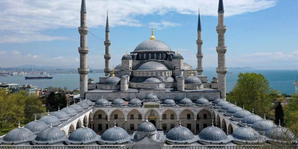 Sakarya Çıkışlı Günübirlik İstanbul Camiler Ve Türbeler Turu & Boğazda Teknede İftar Programı — fotoğraf 6