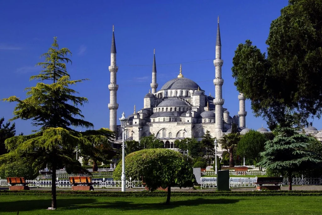 Sakarya Çıkışlı Günübirlik İstanbul Camiler Ve Türbeler Turu & Boğazda Teknede İftar Programı — fotoğraf 3