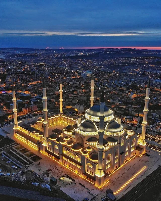 Sakarya Çıkışlı Günübirlik İstanbul Camiler Ve Türbeler Turu & Boğazda Teknede İftar Programı — fotoğraf 4