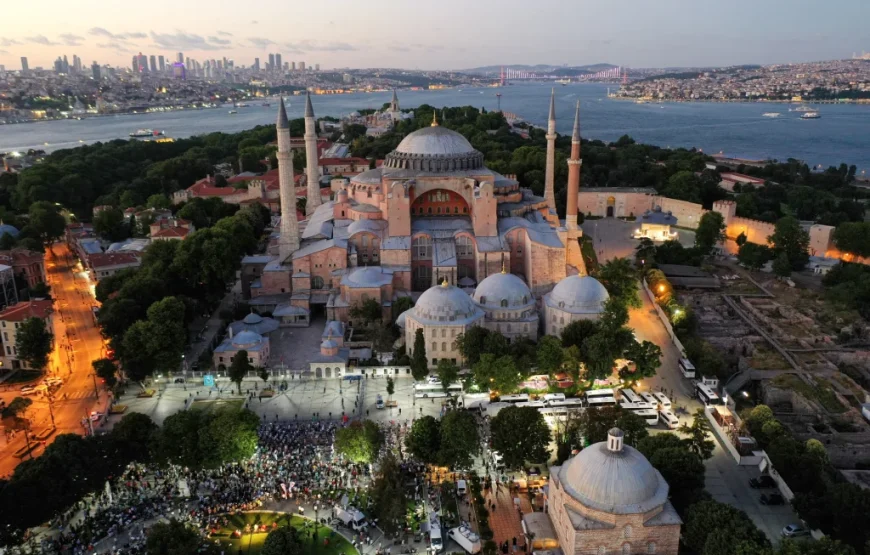 Sakarya Çıkışlı Günübirlik İstanbul Camiler Ve Türbeler Turu