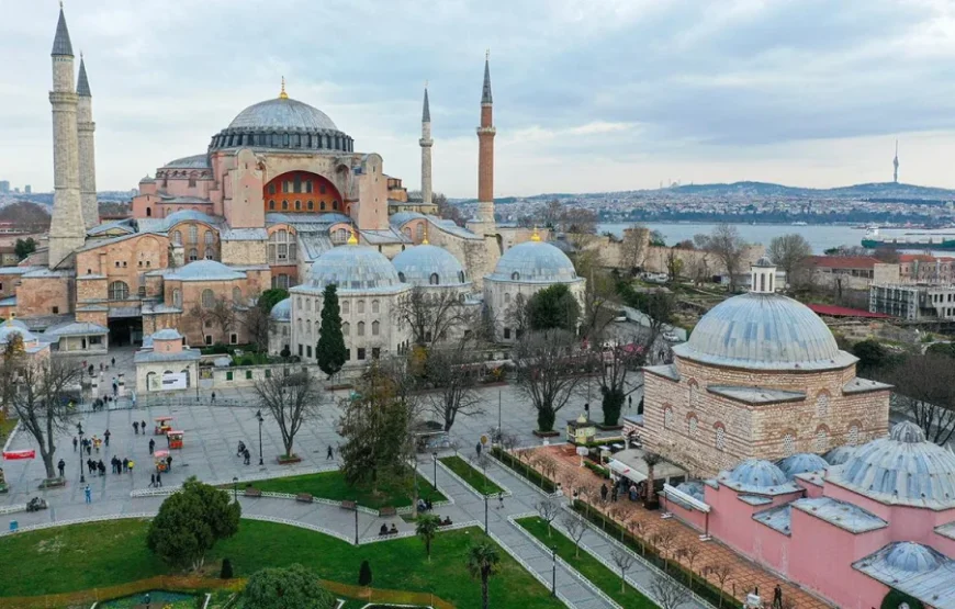 Sakarya Çıkışlı Günübirlik İstanbul Camiler Ve Türbeler Turu