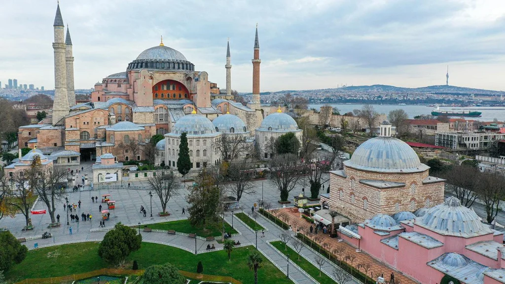 Sakarya Çıkışlı Günübirlik İstanbul Camiler Ve Türbeler Turu & Boğazda Teknede İftar Programı — fotoğraf 11
