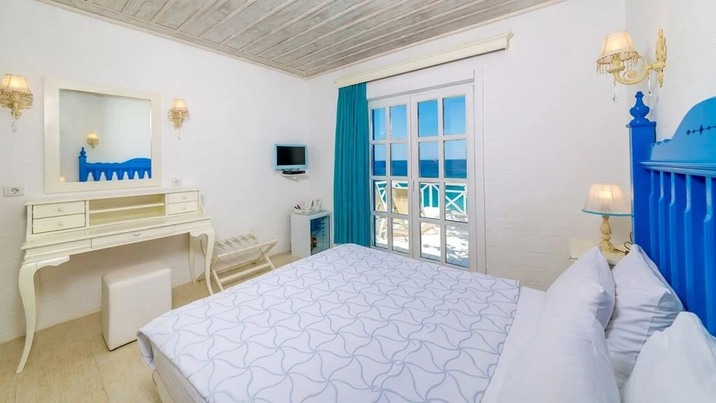 Otel Mavi Beyaz Palamutbükü