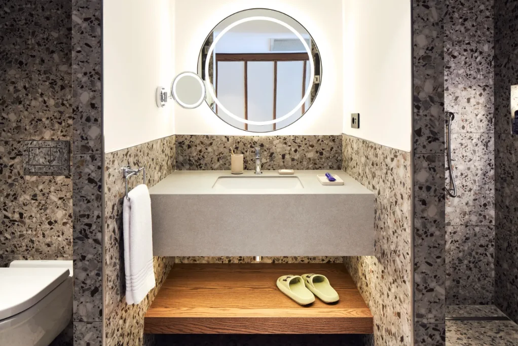 General Admission King with Pool View