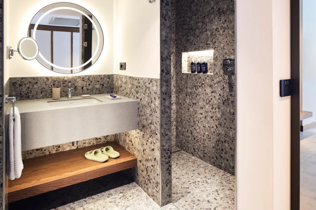 General Admission King with Pool View