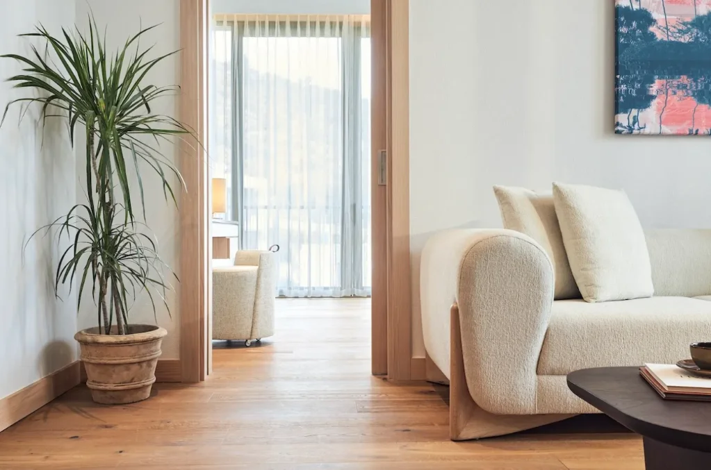 Headliner One Bedroom Suite with Jacuzzi