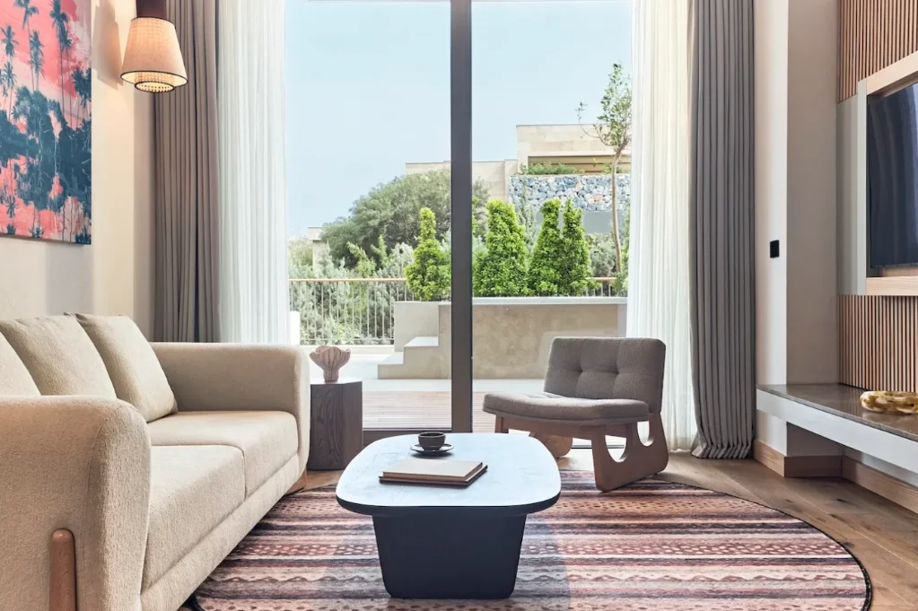 Headliner One Bedroom Suite with Jacuzzi