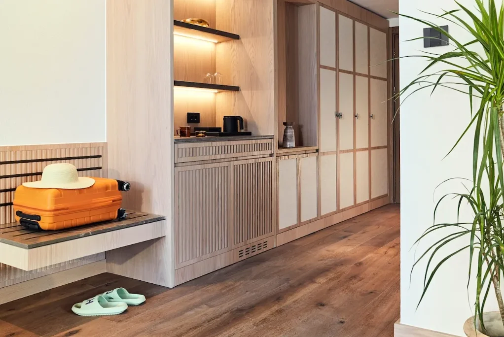 Headliner One Bedroom Suite with Jacuzzi