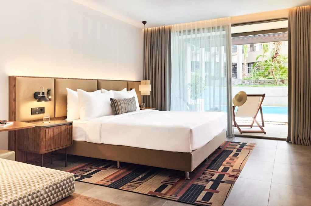 Platinum Swim Up with Pool View