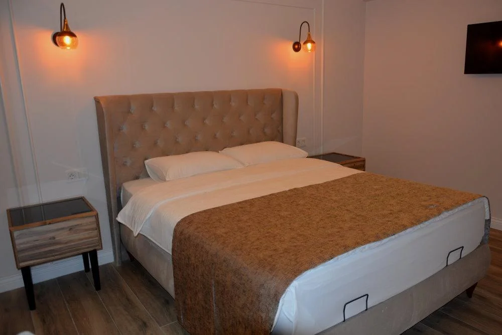 Antigonia Deluxe Oda