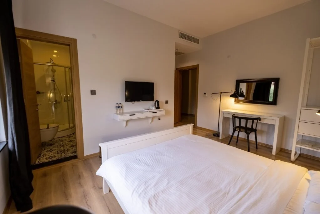 Bahçe Manzaralı Çift Kişilik Oda