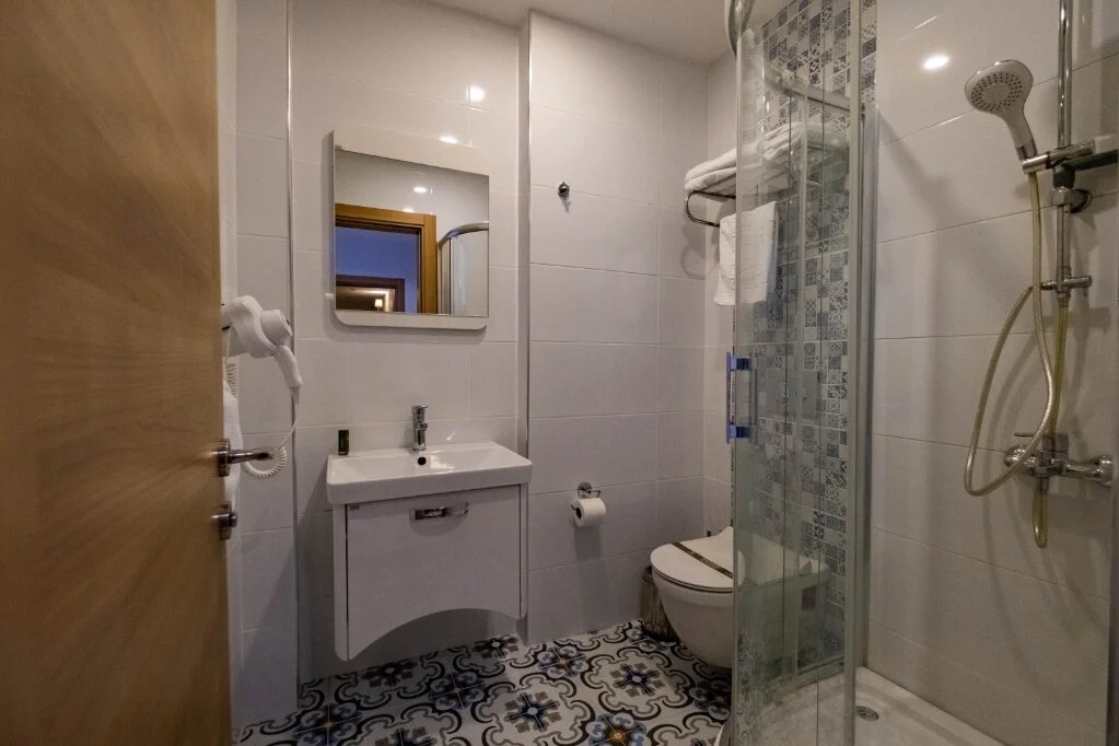 Göl Manzaralı Aile Odası