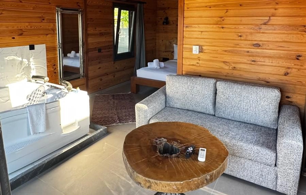 Deluxe Jakuzili Bungalov