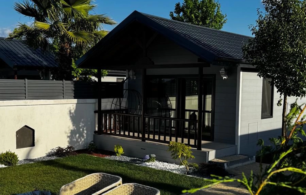 Deluxe Jakuzili Bungalov