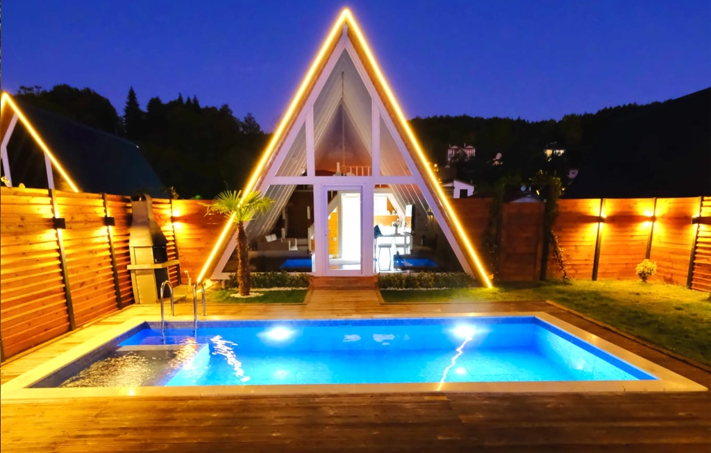Kapalı Havuzlu Bungalov